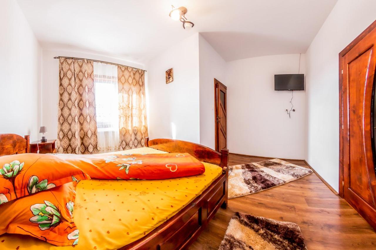 Cameră dublă cu baie privată