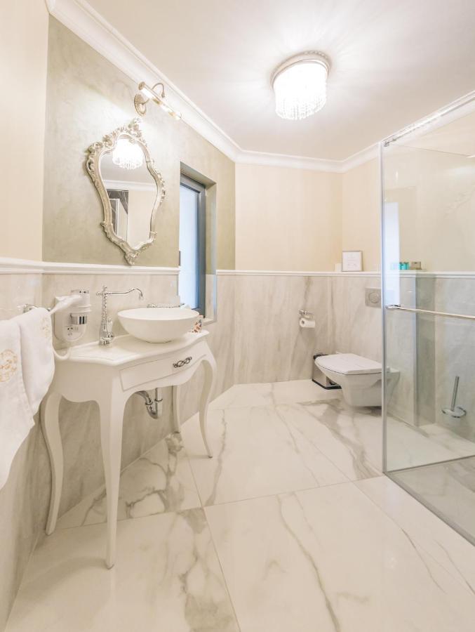 Queen Room,1079179285:JPEG