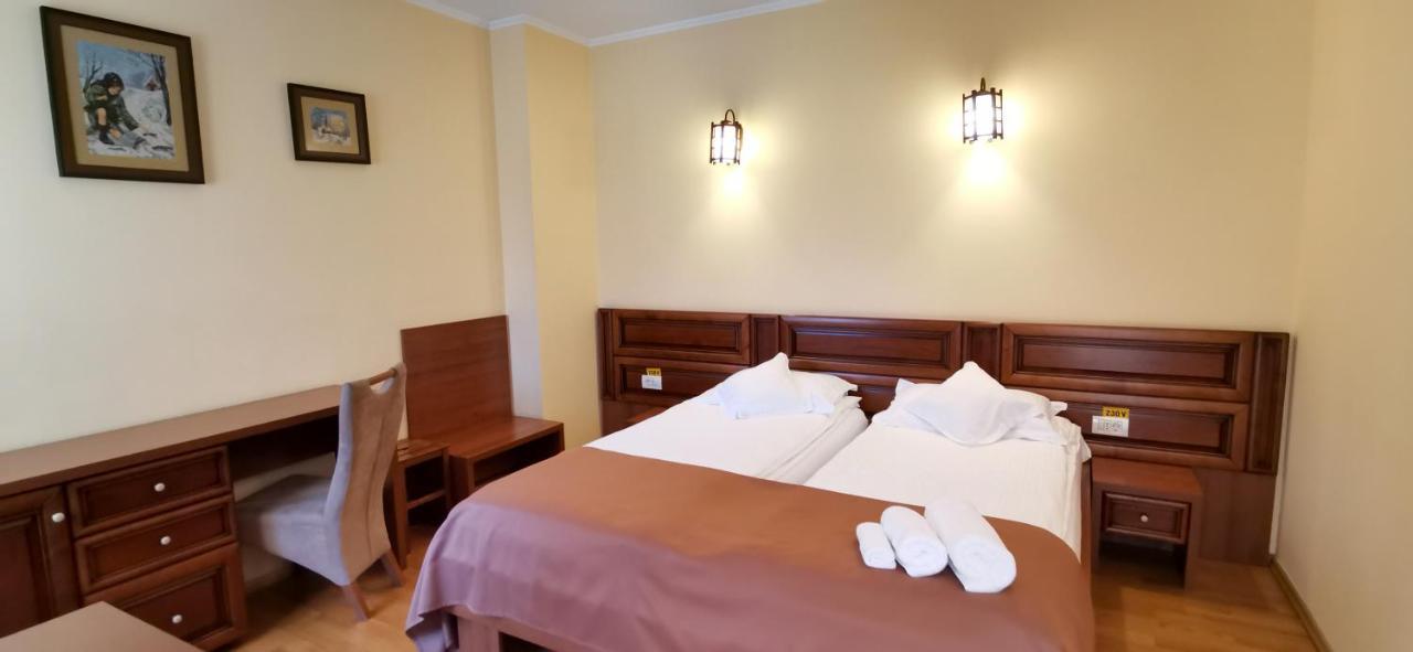 Cameră dublă sau twin Deluxe cu balcon.