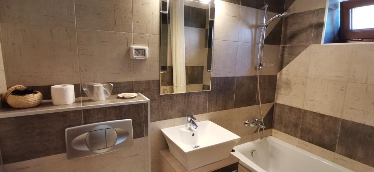 Cameră dublă sau twin cu baie privată
