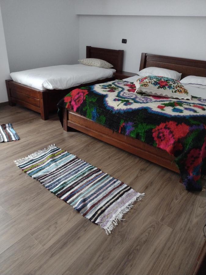 Cameră triplă cu baie