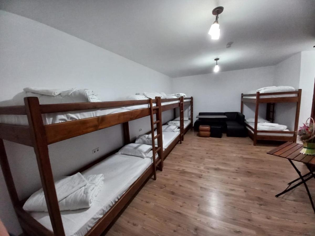 Dormitor comun cu 8 paturi - pentru bărbaţi