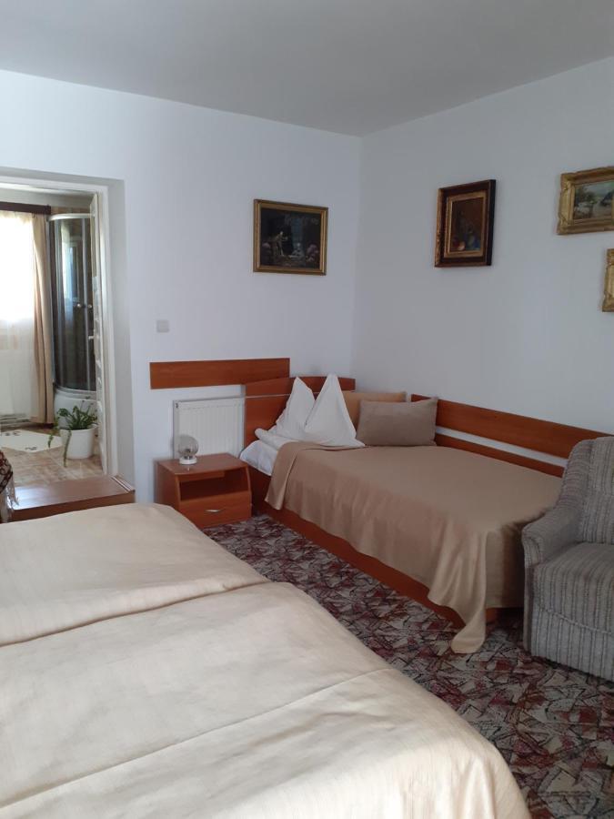 Cameră triplă
