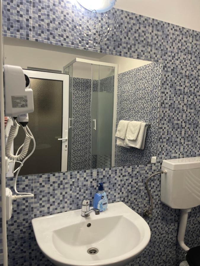 Cameră dublă cu baie privată