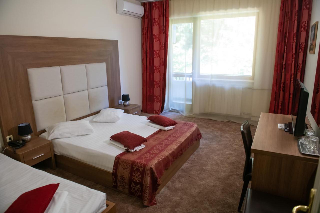 Cameră triplă