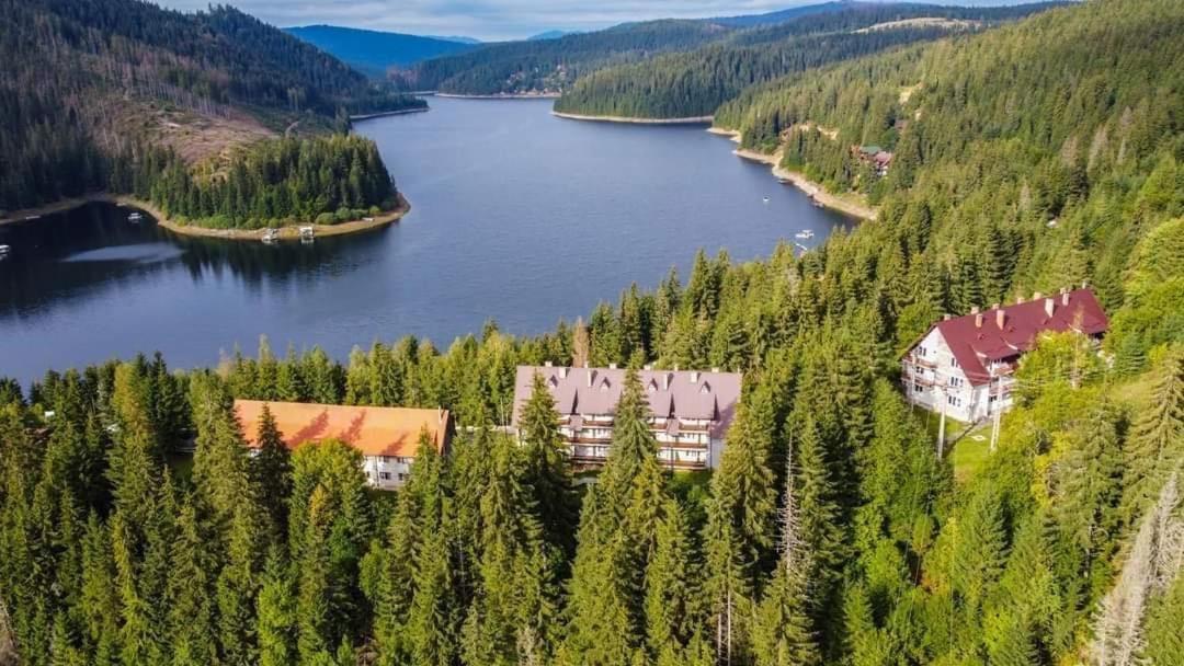 Cameră dublă sau twin cu vedere la lac