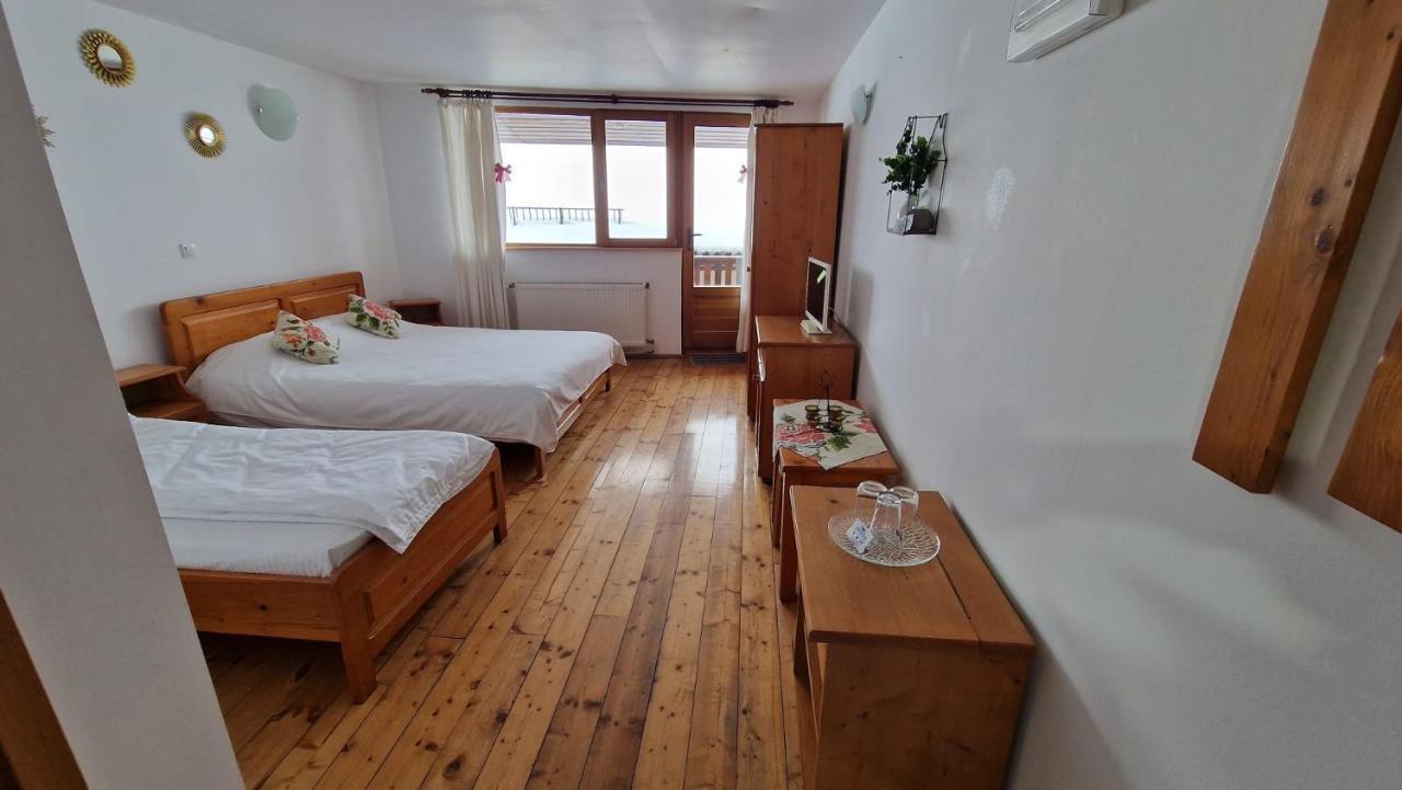 Cameră triplă cu balcon