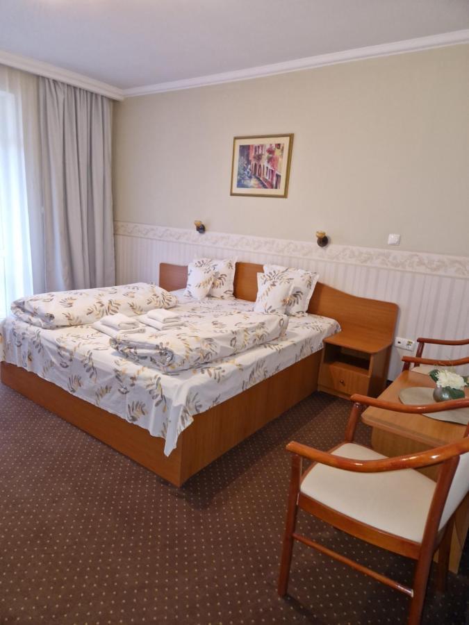 Cameră King cu balcon