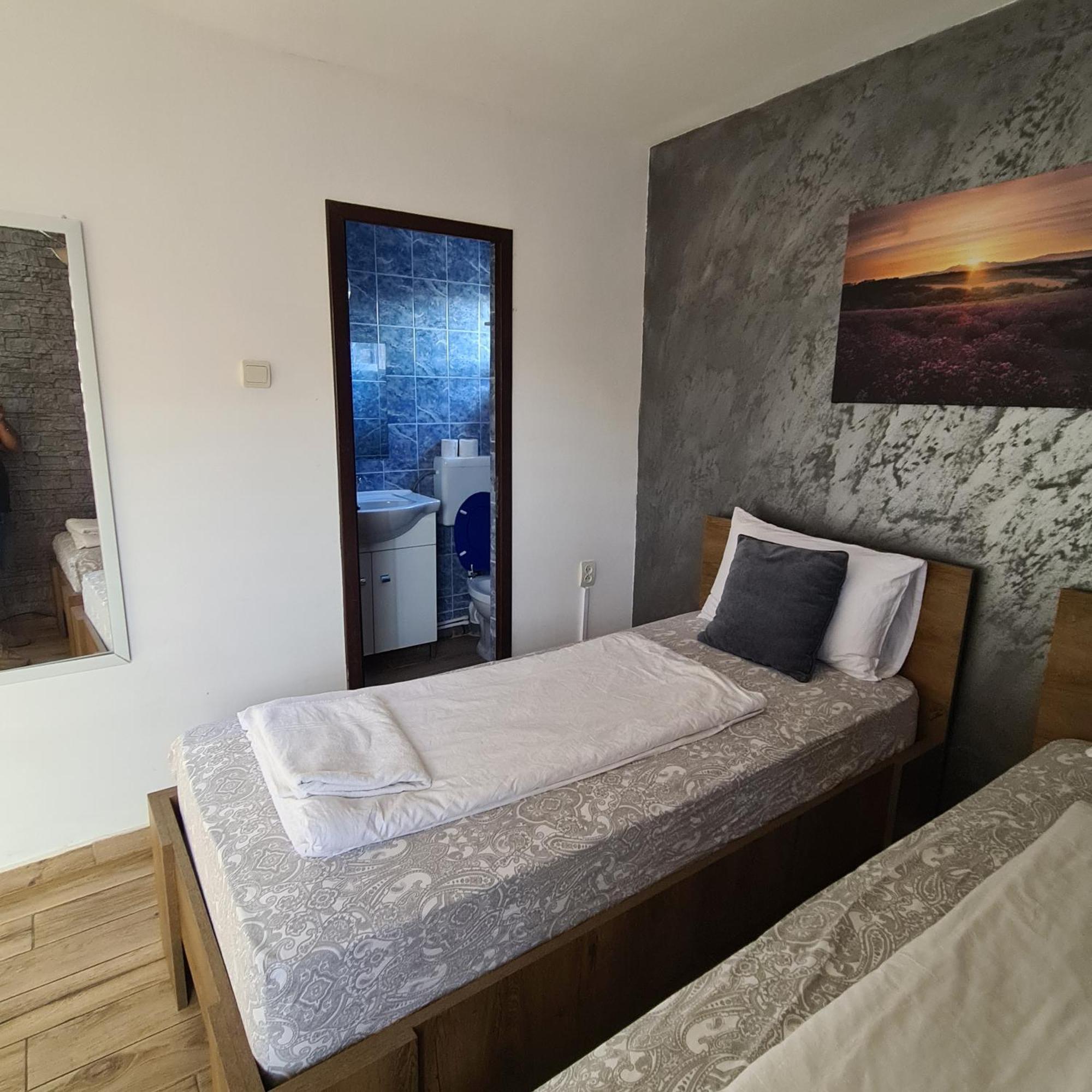 Cameră dublă cu baie privată