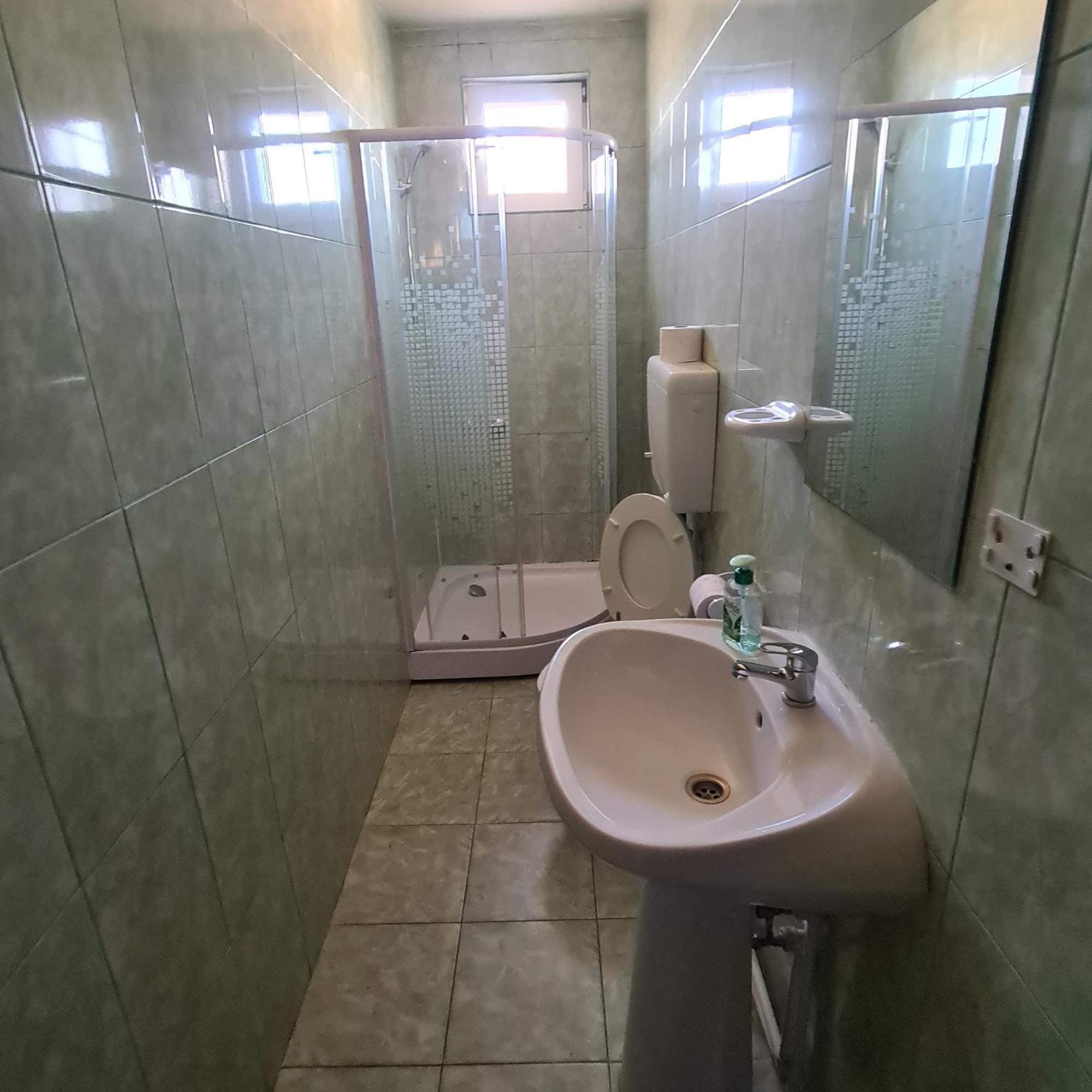 Cameră triplă cu baie privată
