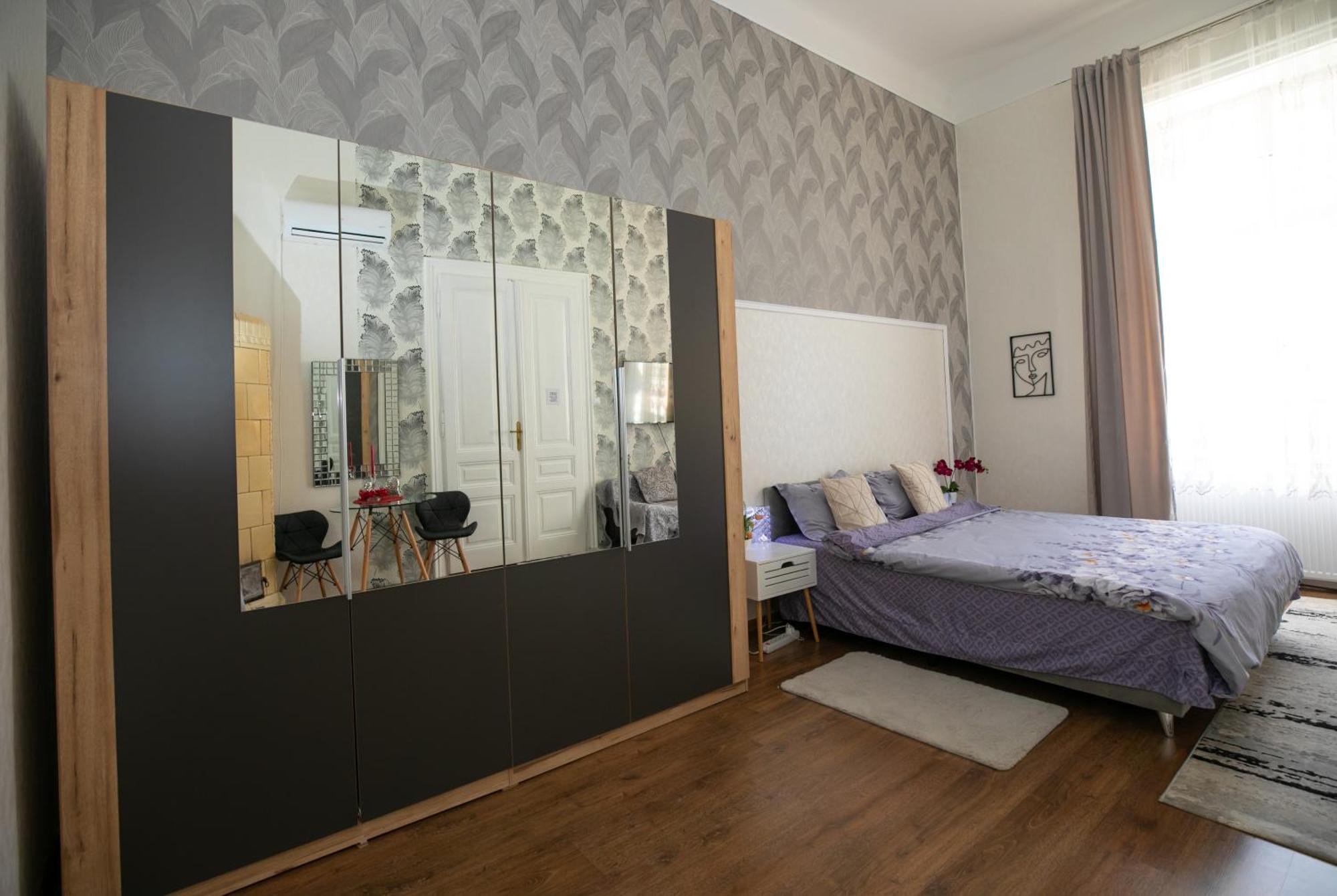 One-Bedroom Apartment,1540304911:JPEG