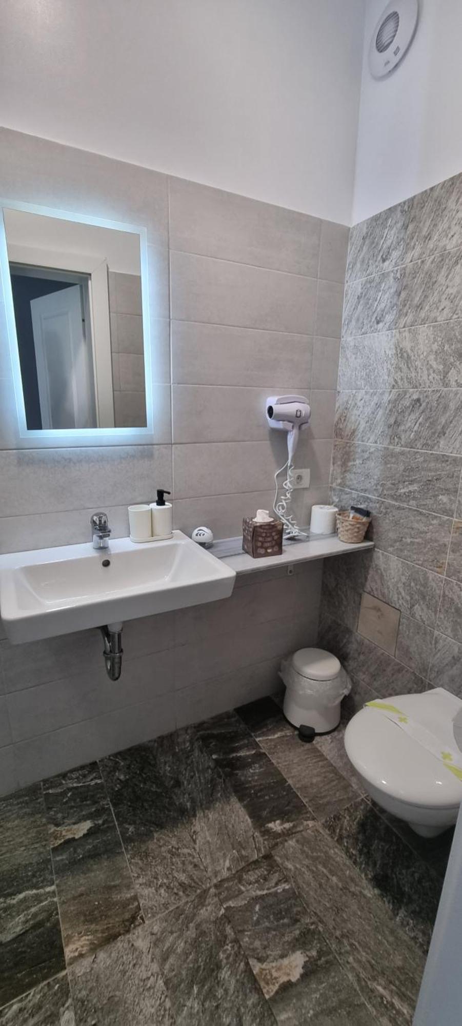 Cameră dublă cu pat suplimentar