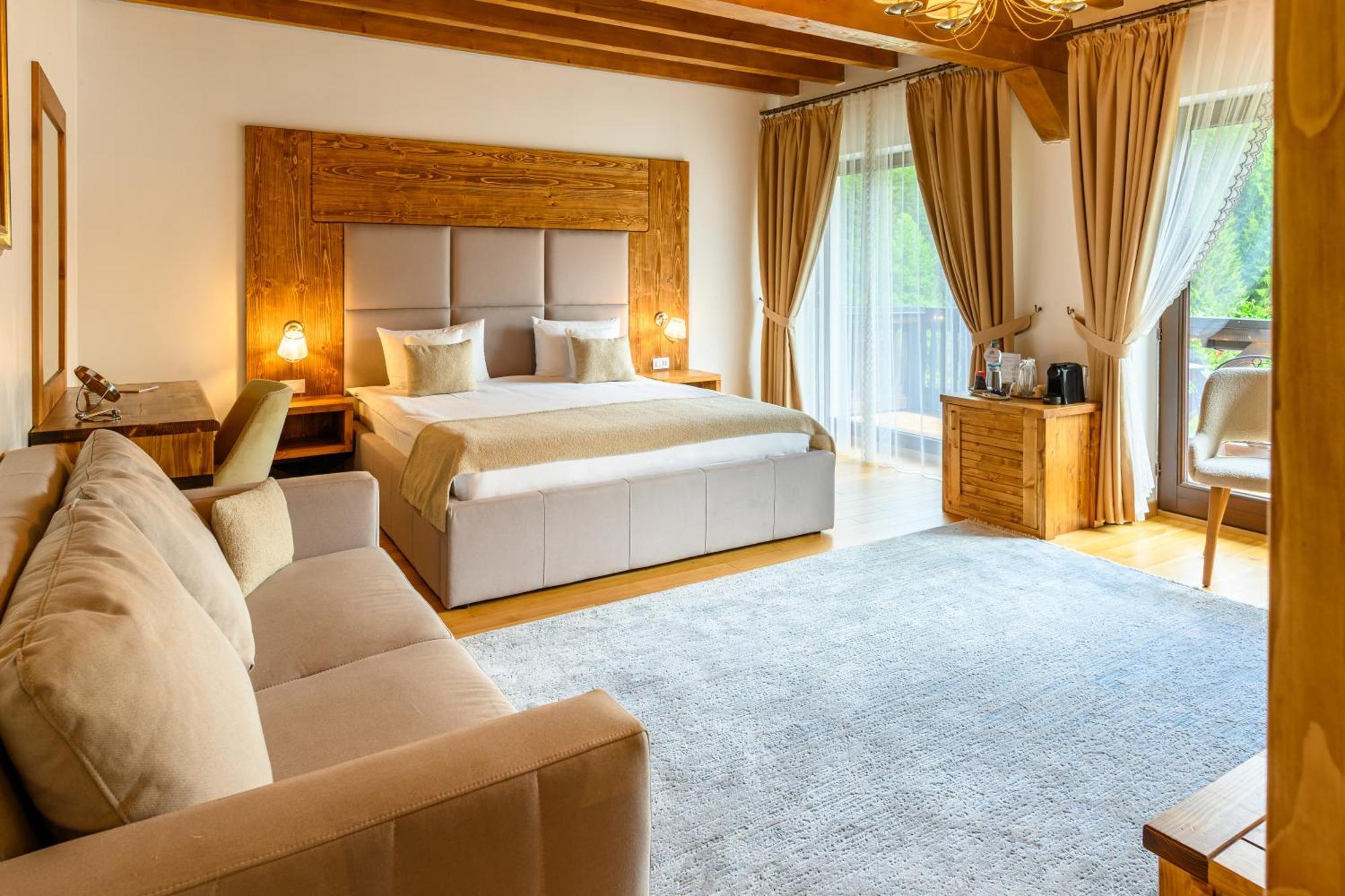 Cameră dublă Deluxe cu balcon