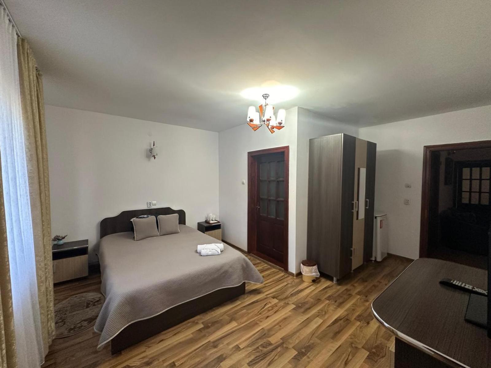 Cameră dublă cu baie privată
