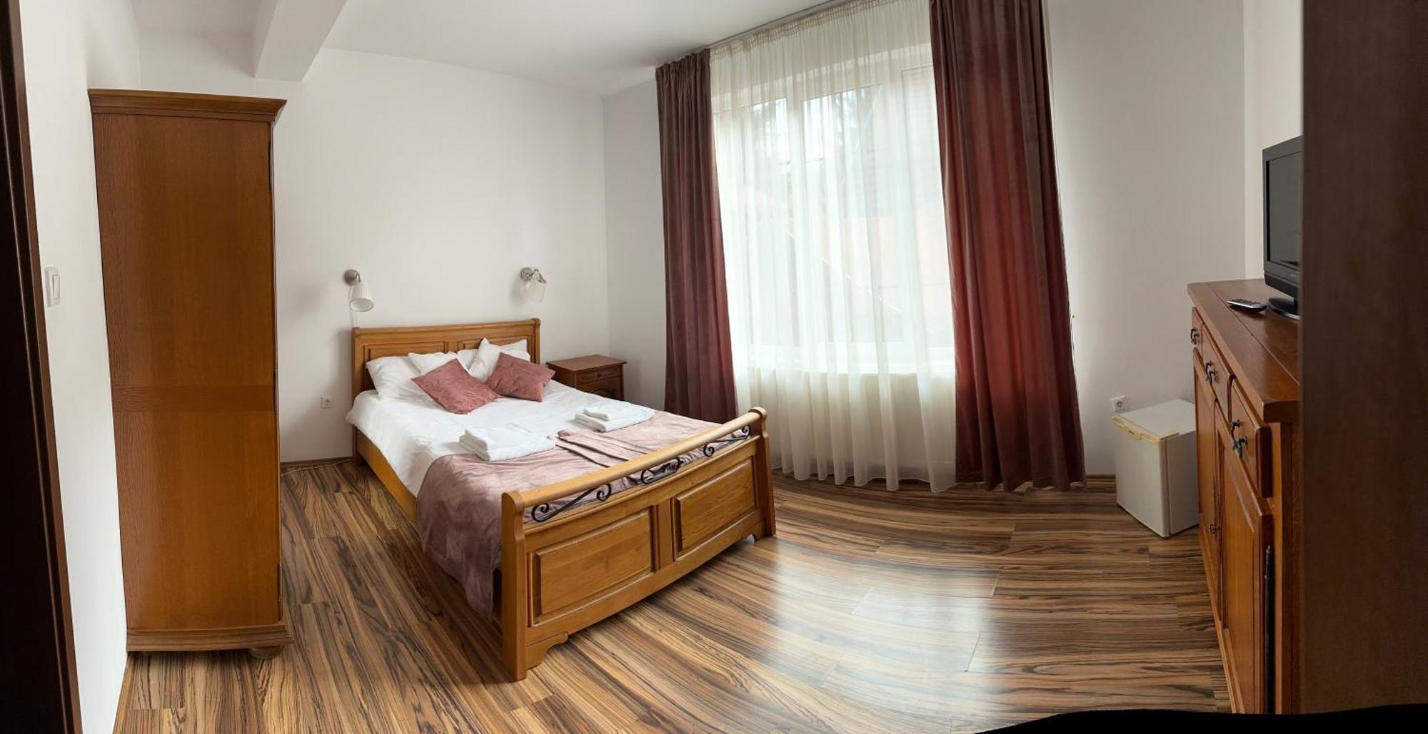 Cameră dublă cu baie privată