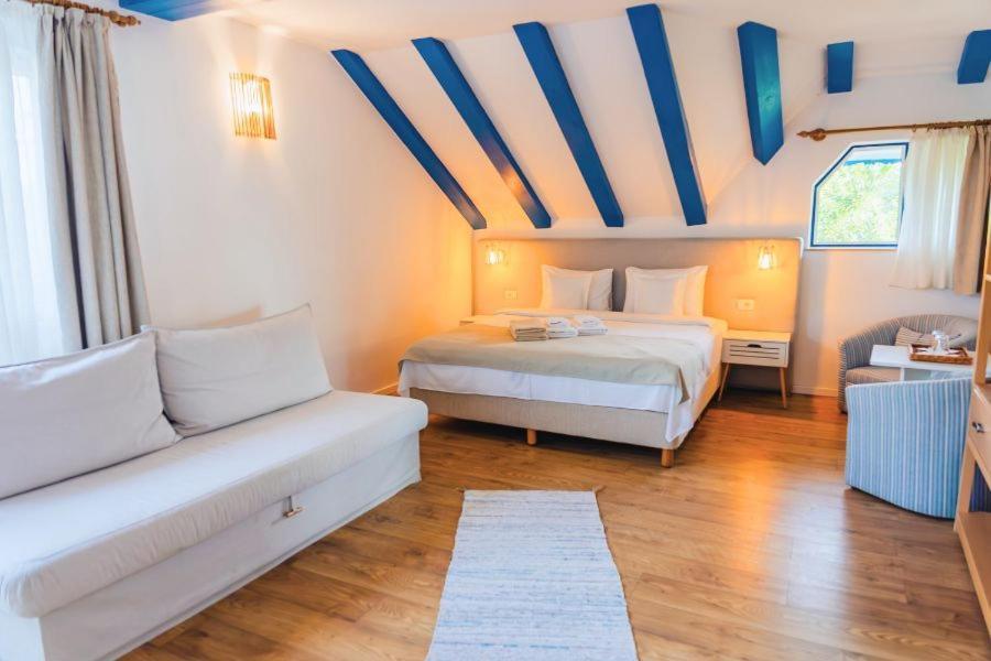 Cameră dublă Deluxe cu balcon