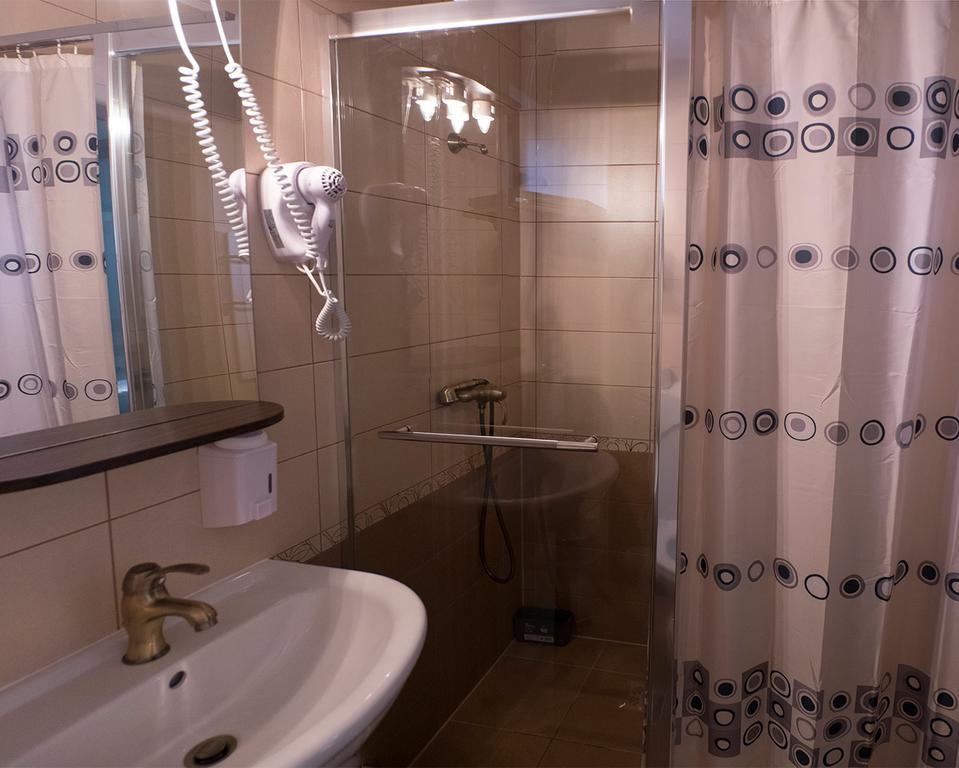 Cameră dublă cu baie privată