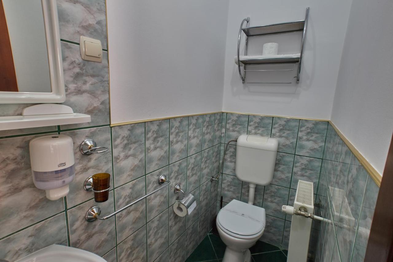 Double or Twin Room,726731110:JPEG