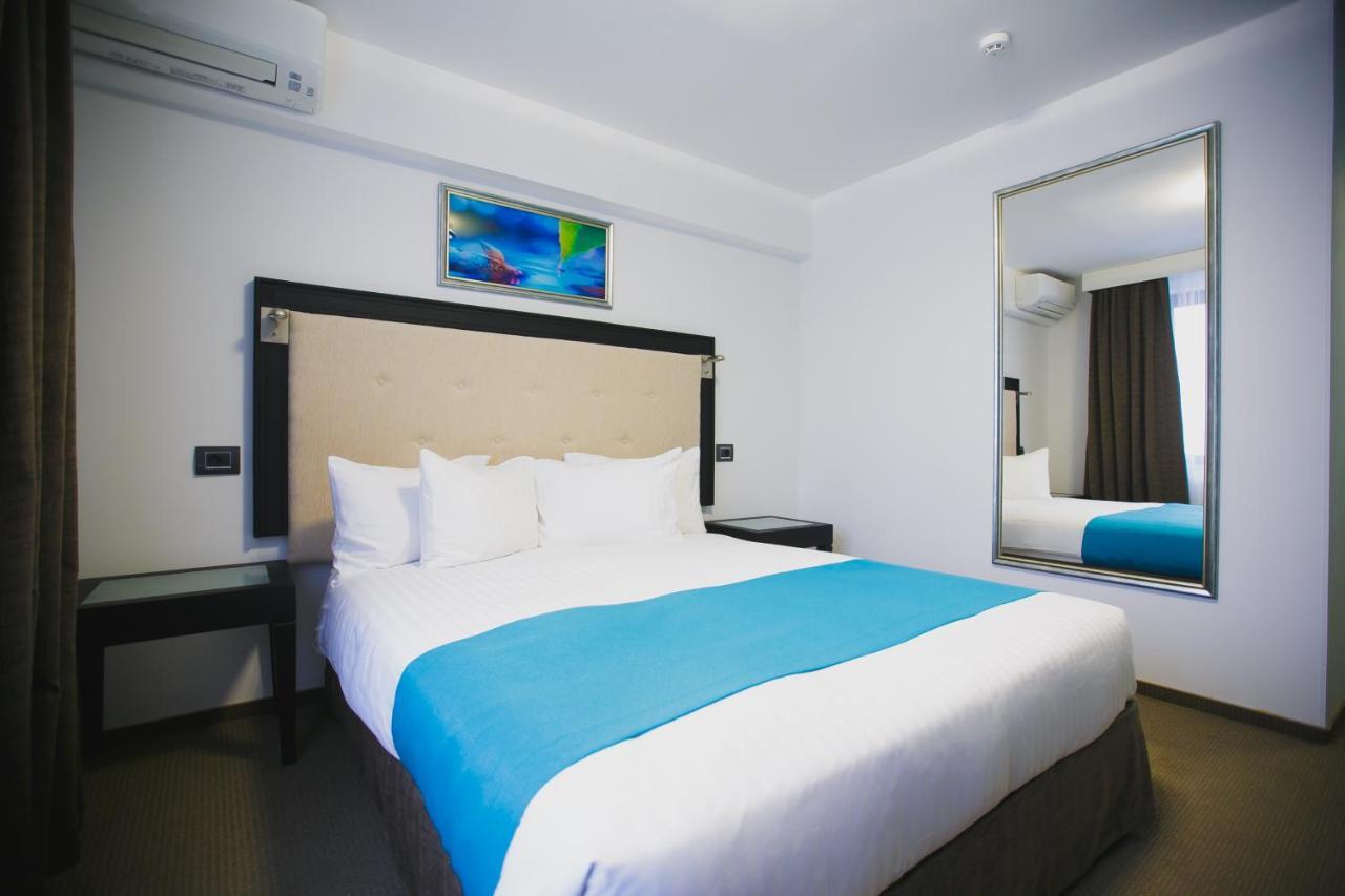 Single Room with Pool Access Included