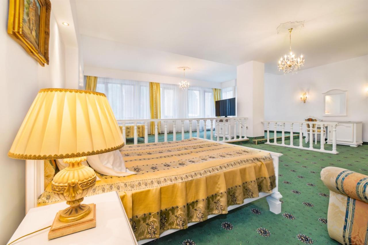 Cameră dublă Executive cu 2 paturi king-size și balcon