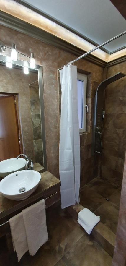 Cameră triplă Deluxe
