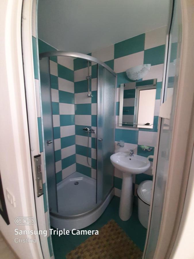 Cameră triplă cu baie privată