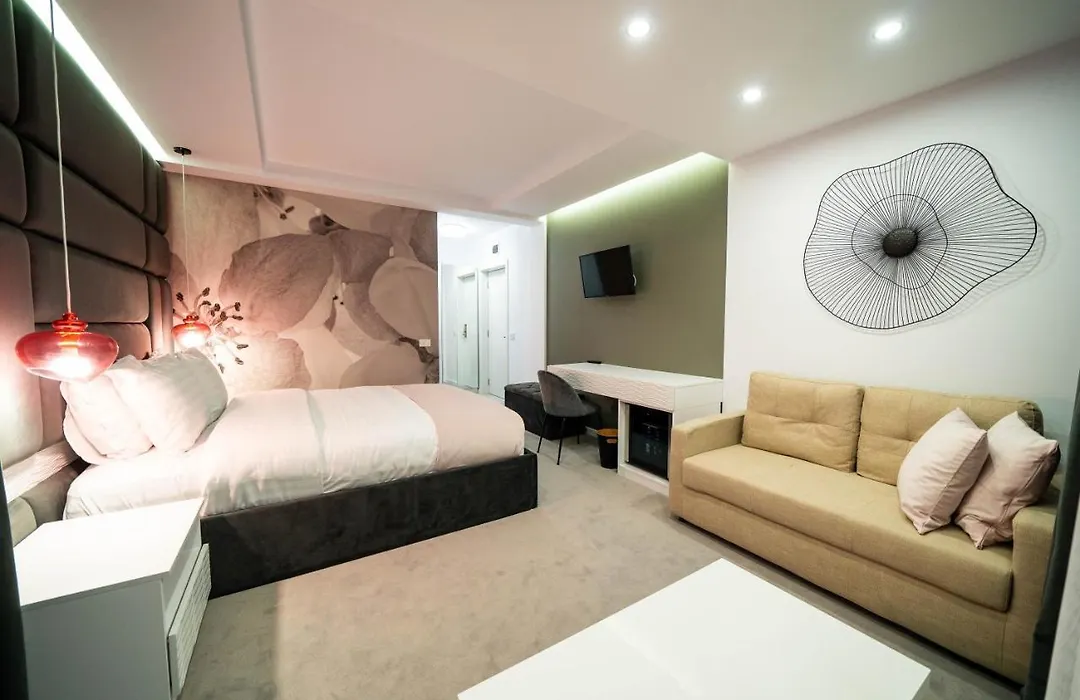 Velvet Home-1
