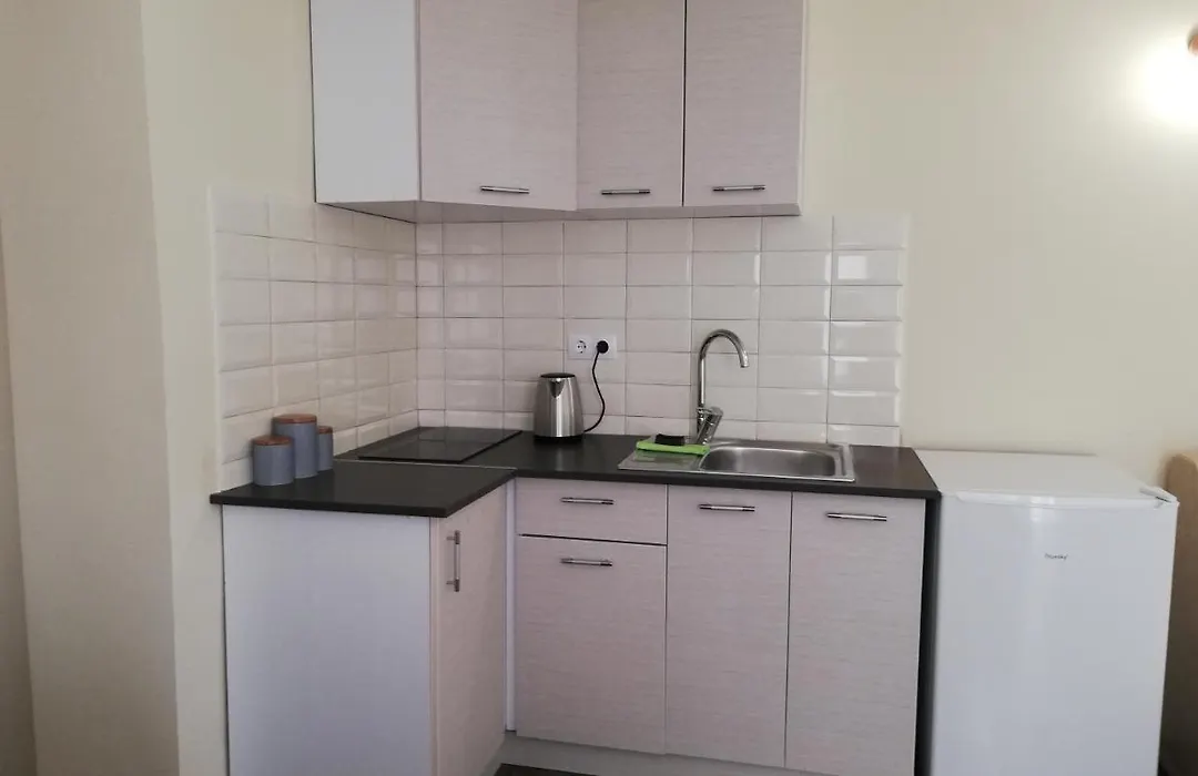 Cara Guesthouse 1-1