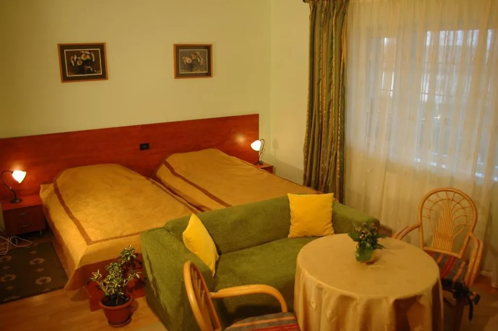 Country Club La Mesteceni-1