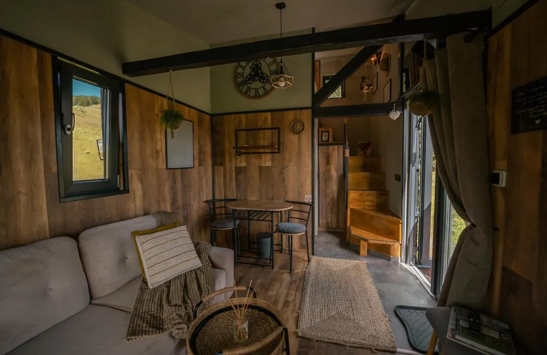 Tripsylvania Tiny House Fili-1