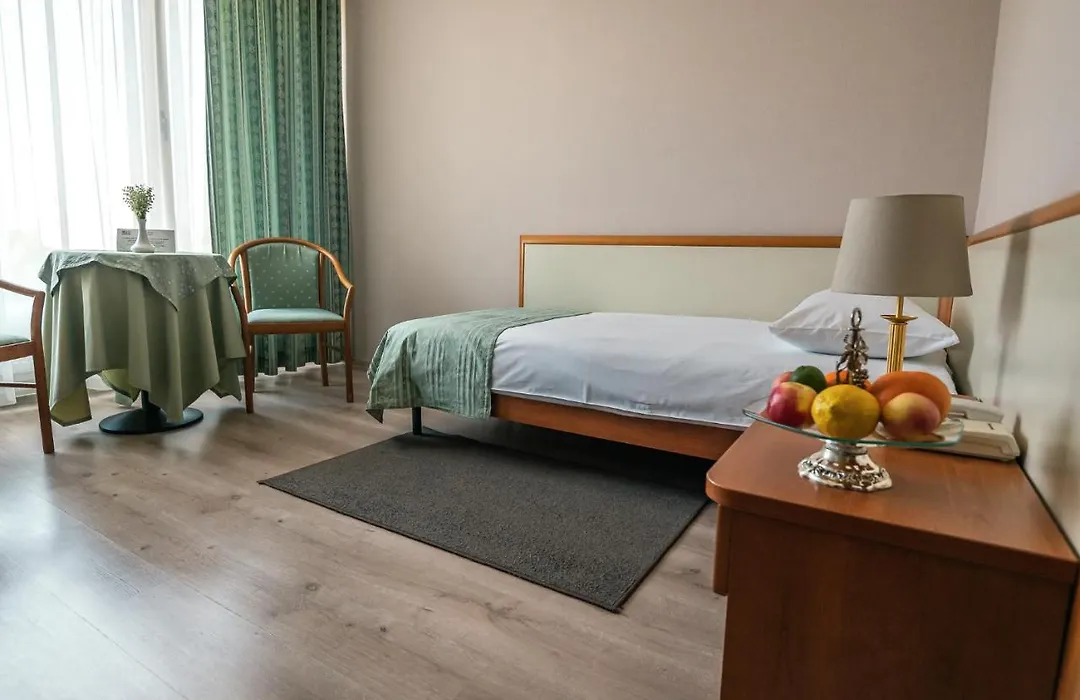 Hotel Trotuş-1