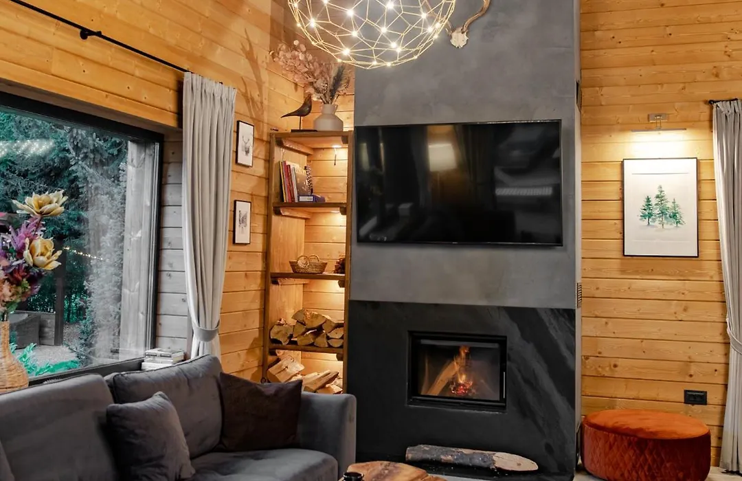 La Rau 663A - Riverside Mountain Chalet With Outdoor Jacuzzi-1