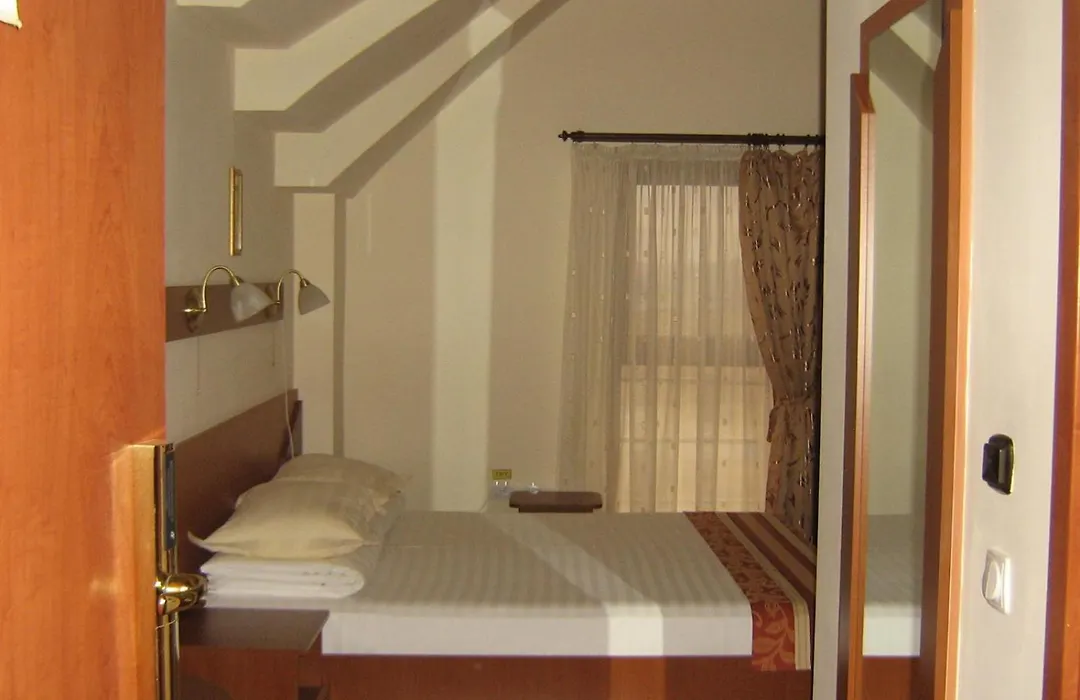 Hotel Transit-1