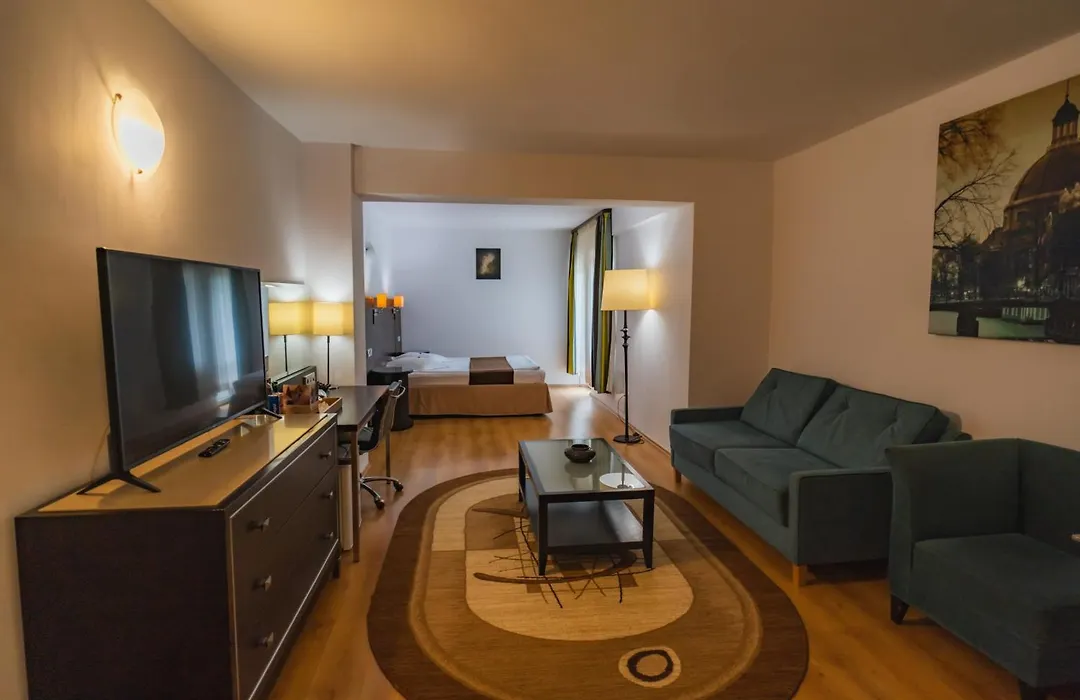 Hotel Dobsi-1