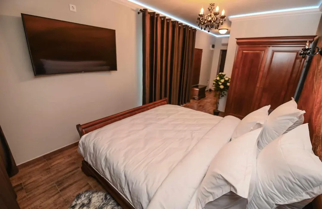 Nevan Luna Home-1