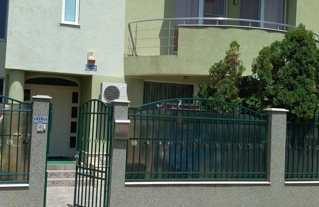 Green House-1