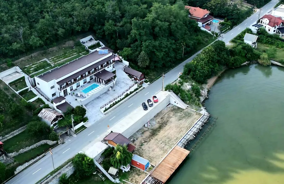 Pensiunea Rozelor-1