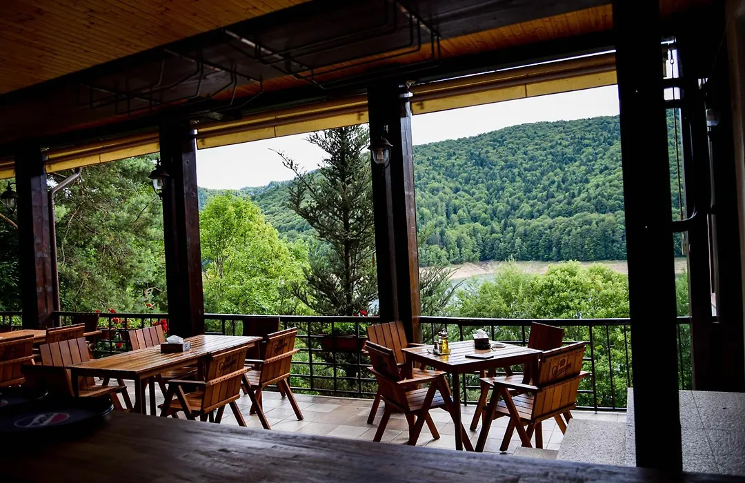 Hotel Valea cu Pesti-1