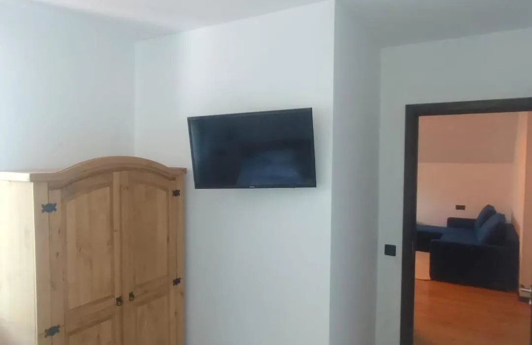 Pensiunea Farmecul Naturii și căsuțe individuale de închiriat Colibița-1