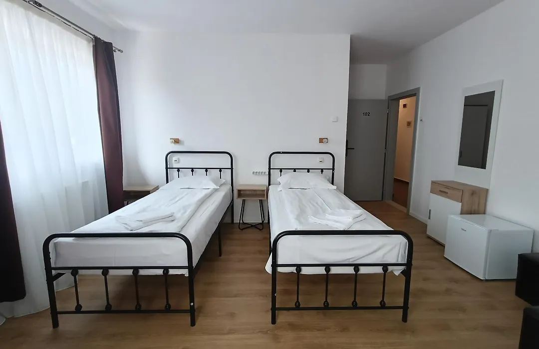 Hotel Liliacul-1