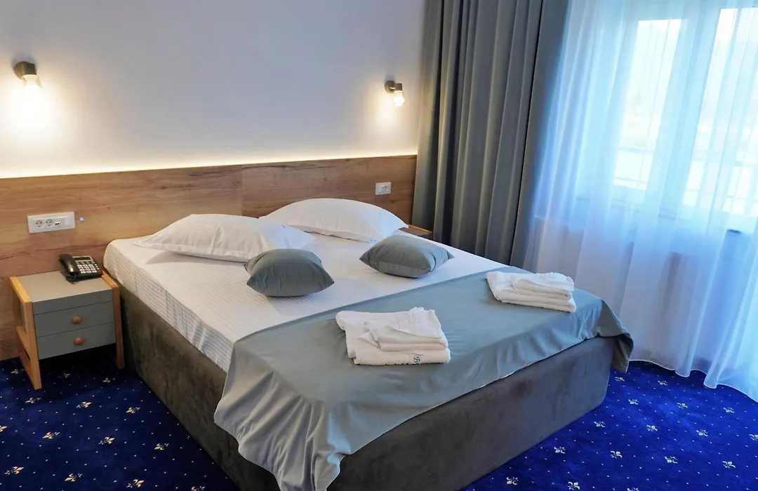 Motel Blue River Calimanesti-1