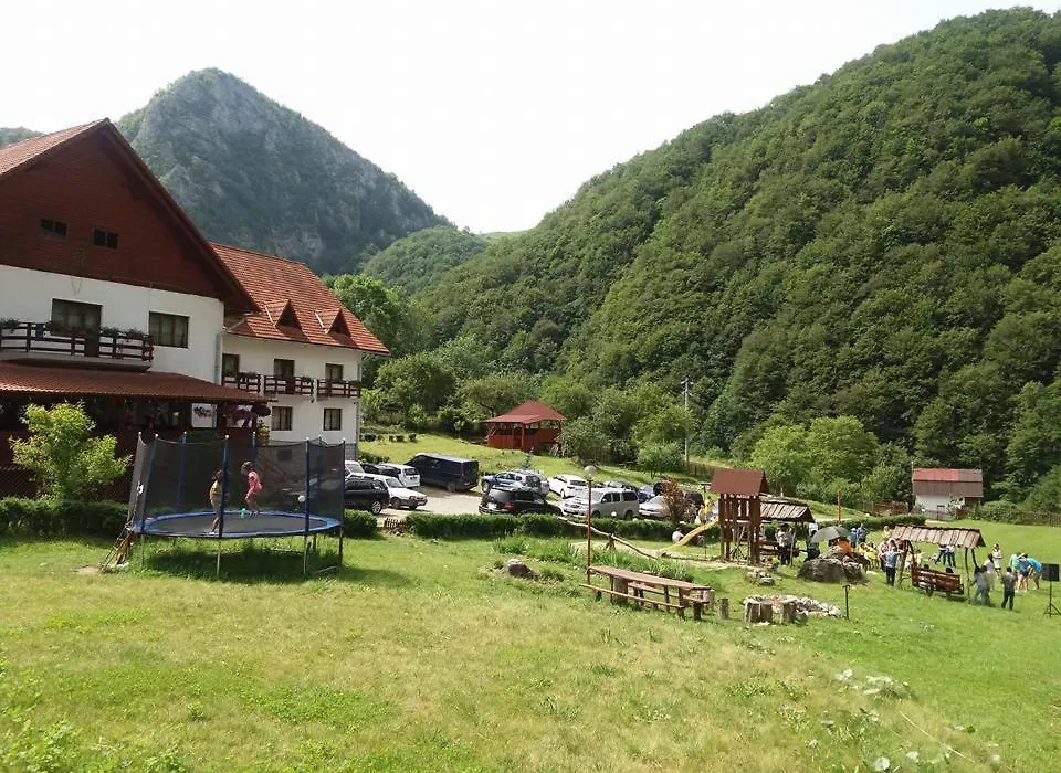Pensiunea Sub Piatra-1