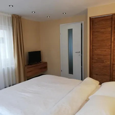 Cara Guesthouse 1-2
