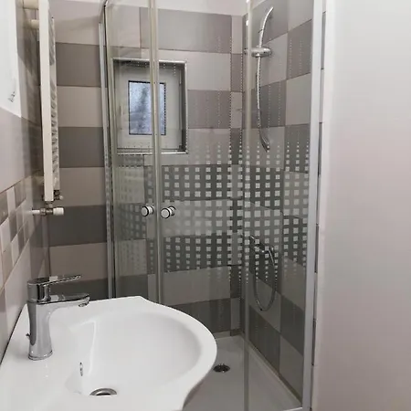 Cara Guesthouse 1-3