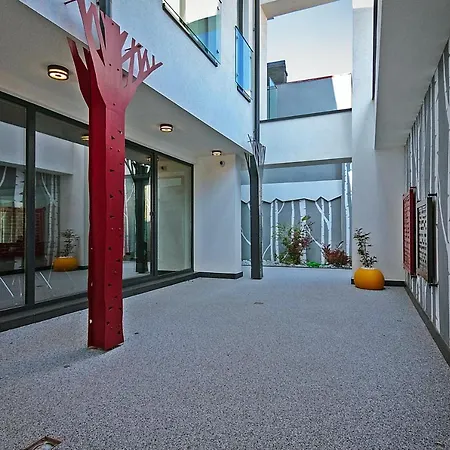 No 6 Apartments-3
