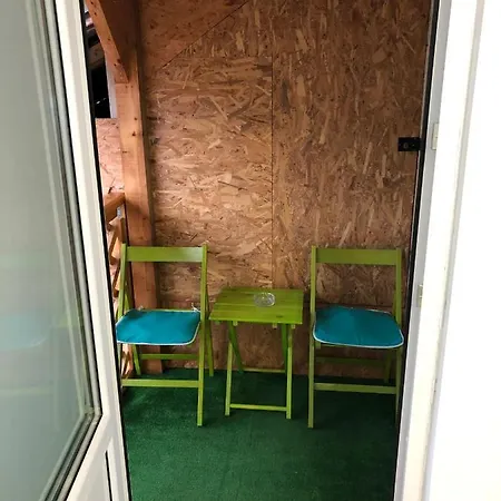 Toni Room-3