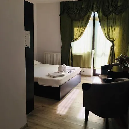 Casa Famous-3