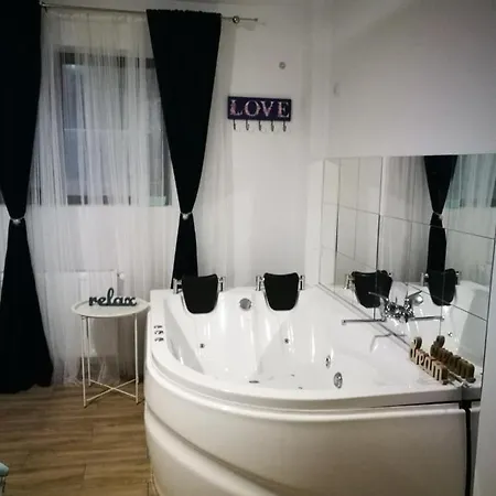 Iasi Jacuzzi Apartment F-3