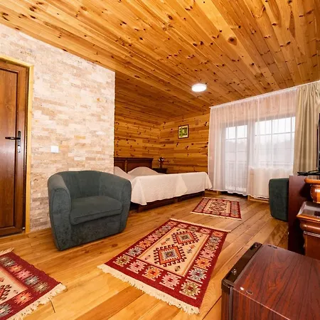 Cabana La Fermă-3