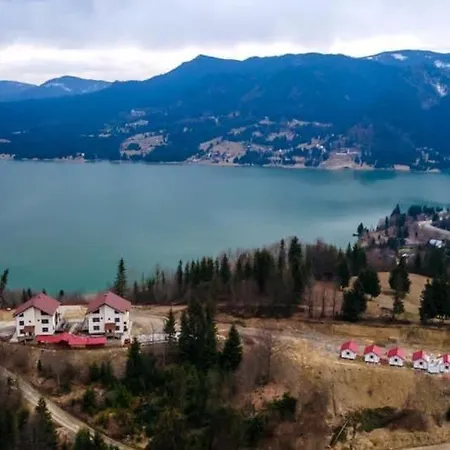 Pensiunea Farmecul Naturii și căsuțe individuale de închiriat Colibița-2